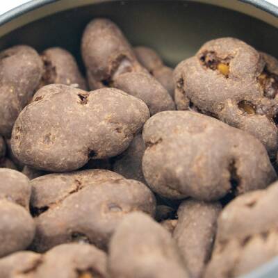 Elamore Şeker İlavesiz, Glütensiz, Vegan Cevizli Bitter Çikolata - Siyah Yuvarlak Metal Kutu, 150 gr - 3