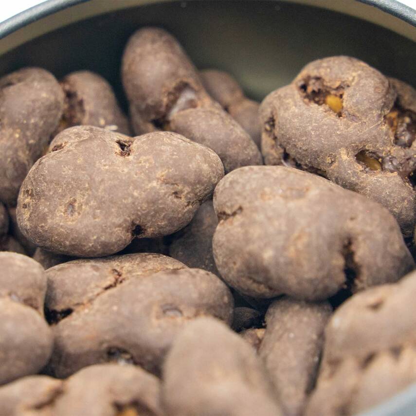 Elamore Şeker İlavesiz, Glütensiz, Vegan Cevizli Bitter Çikolata - Siyah Yuvarlak Metal Kutu, 150 gr - 3