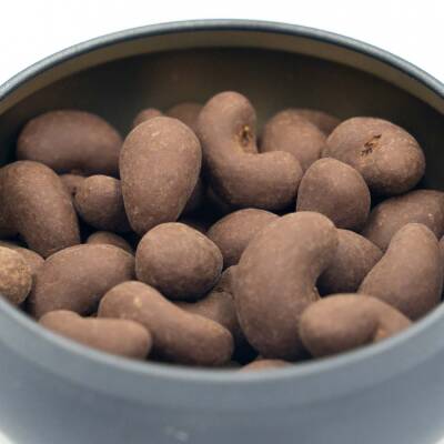 Elamore Şeker İlavesiz, Glütensiz, Vegan Kajulu Bitter Çikolata - Siyah Yuvarlak Metal Kutu, 150 gr - 3