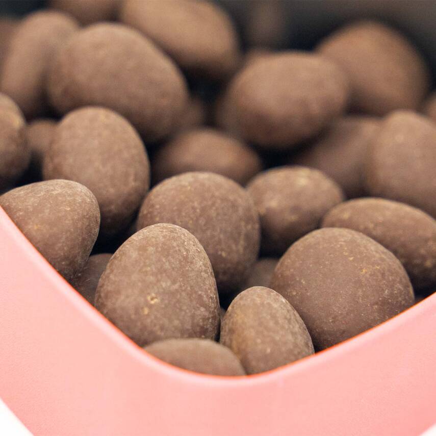 Elamore Şeker İlavesiz, Glütensiz, Vegan Turna Yemişli Bitter Çikolata - Pembe Küçük Kalp Metal Kutu,80 gr - 3