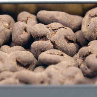 Elamore Şeker İlavesiz, Glütensiz, Vegan Cevizli Bitter Çikolata - Küçük Kare Metal Kutu, 150 gr - 3